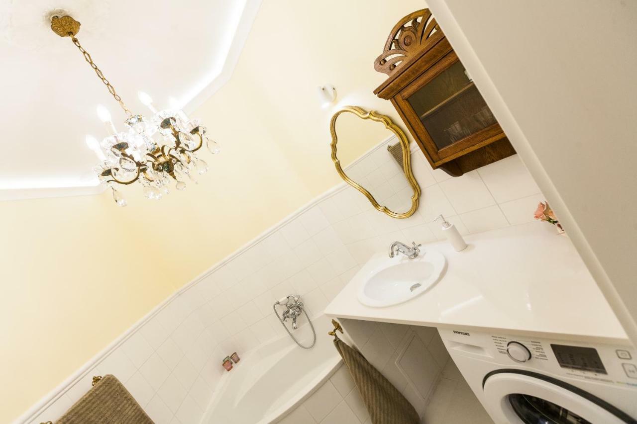 Luxury Apartment Pod Zyrandolem Krakow Exterior photo